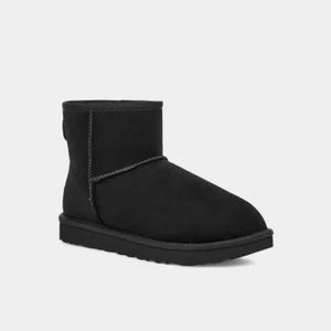 NEW UGG Women’s Classic Mini II Boot Size 7